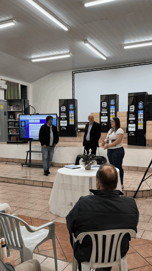 Entrega da Bibliotecno para as escolas de Panambi/RS